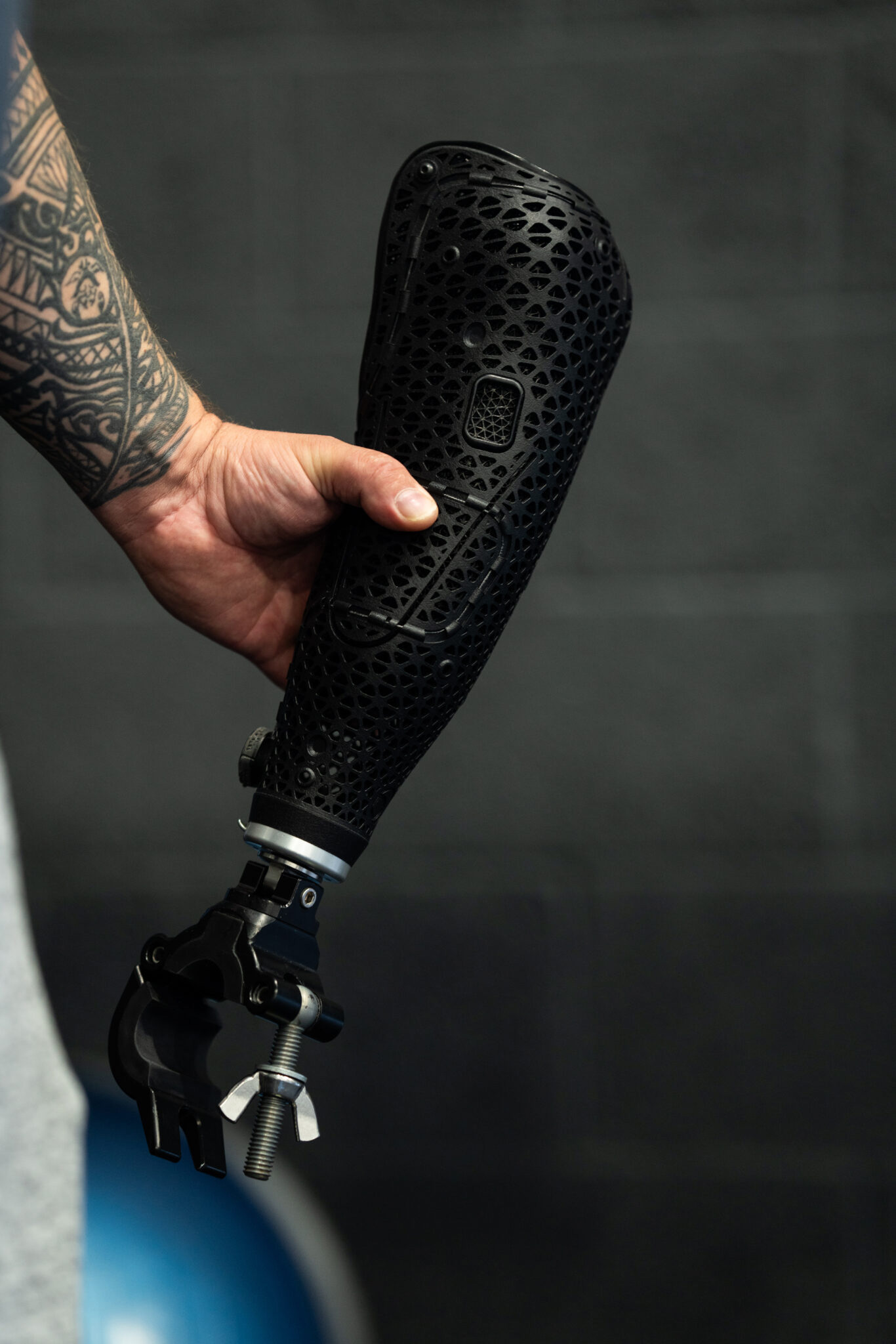 MJF'nin en son 3D baskı teknolojisini kullanan Hero Flex, sağlam ancak son derece hafiftir, bu nedenle sizi yormaz.